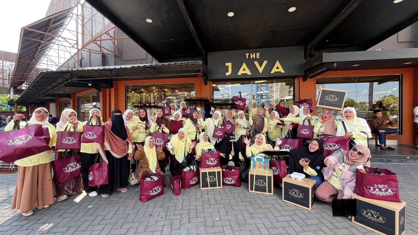 Dokumentasi kegiatan komunitas DRAZRA di The Java